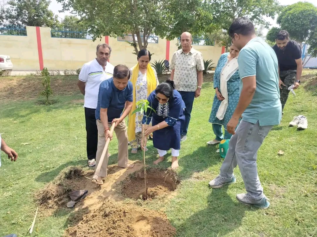 IGU Vice Chancellor Aseem Miglani organized a havan and planted saplings along with his wife Seema Miglani and staff.